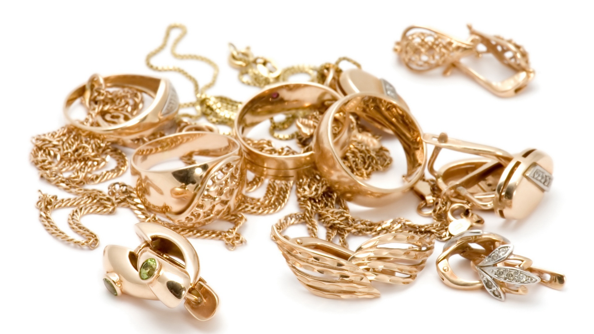 The Ways To Style Gold Color Jewelry